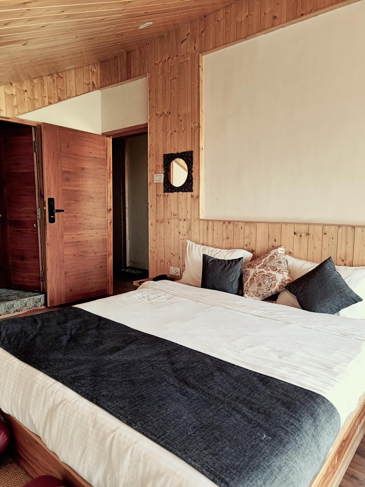 Trimounts-A Boutique Hotel & Wellnes Center In Tirthan Valley Banjār Esterno foto