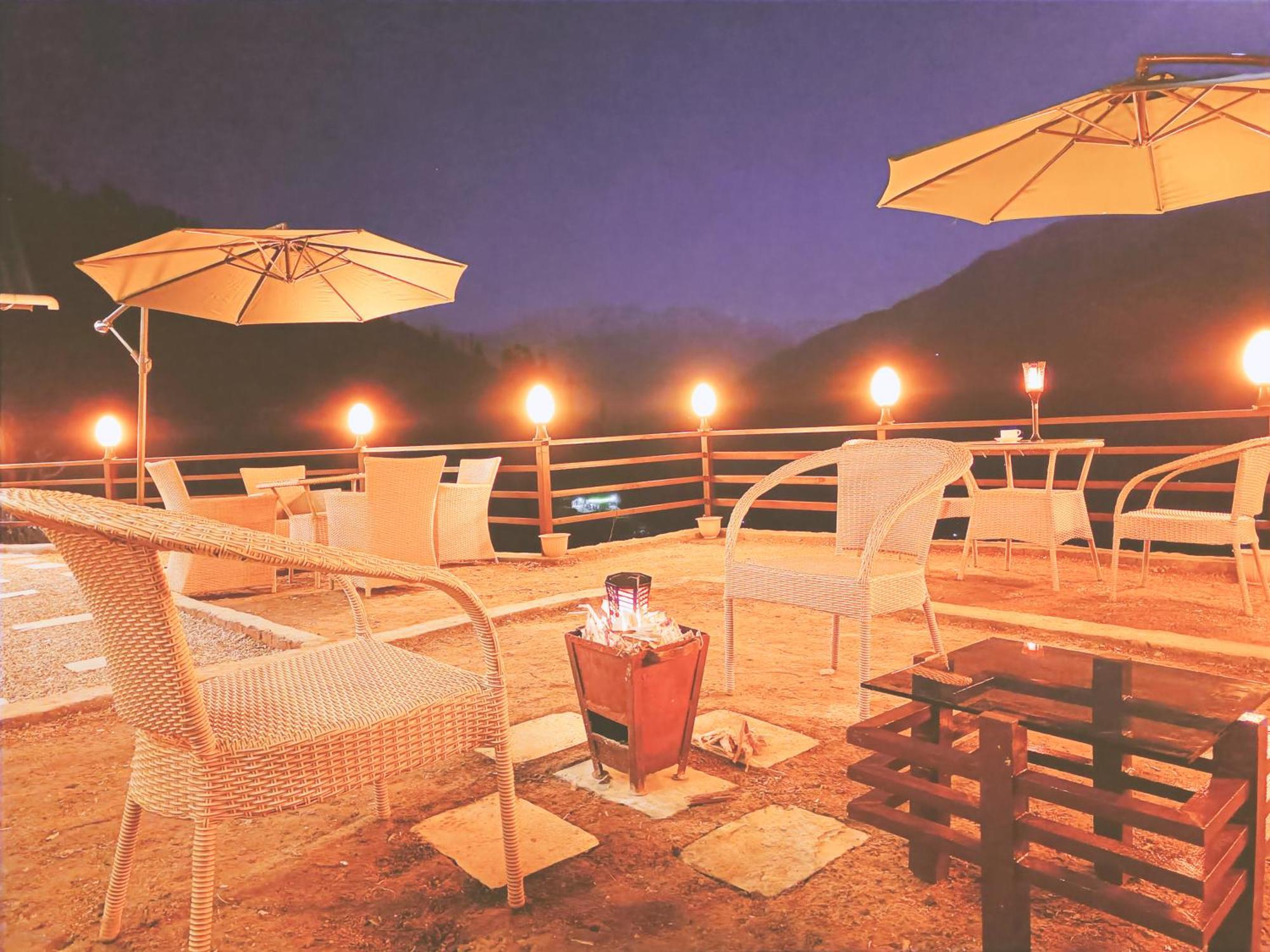 Trimounts-A Boutique Hotel & Wellnes Center In Tirthan Valley Banjār Esterno foto