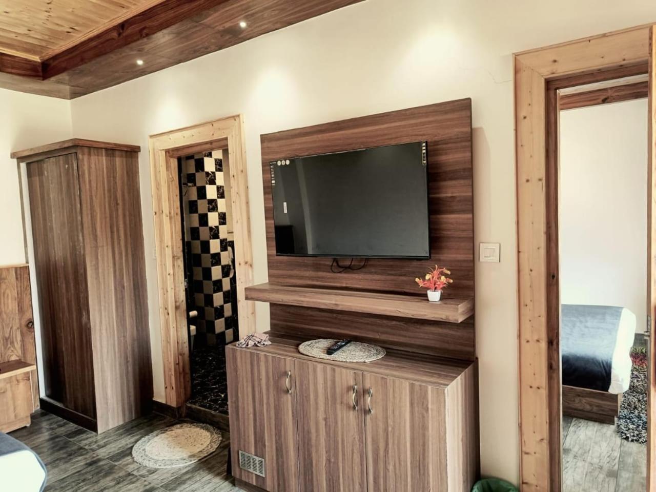 Trimounts-A Boutique Hotel & Wellnes Center In Tirthan Valley Banjār Esterno foto