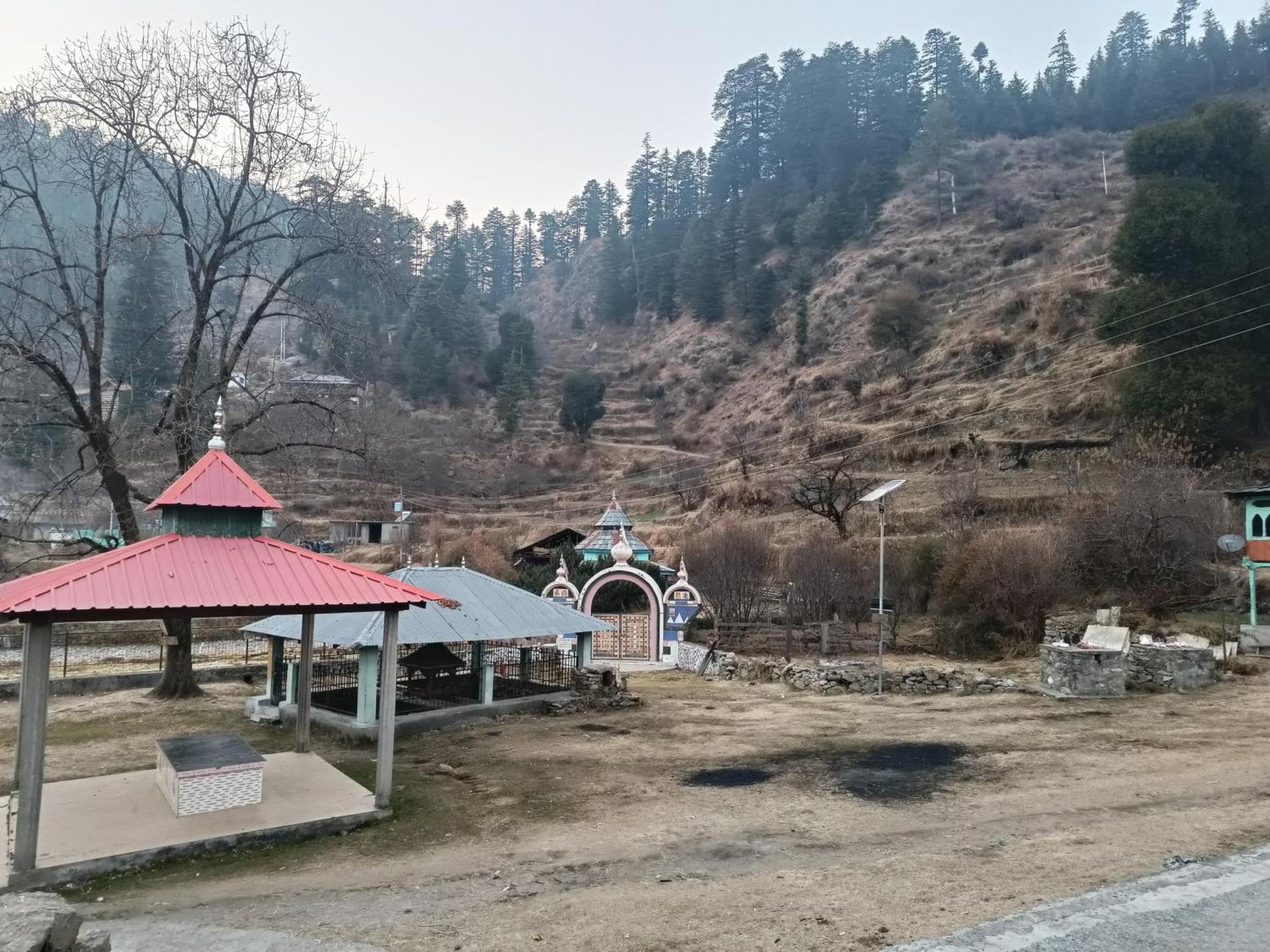 Trimounts-A Boutique Hotel & Wellnes Center In Tirthan Valley Banjār Esterno foto